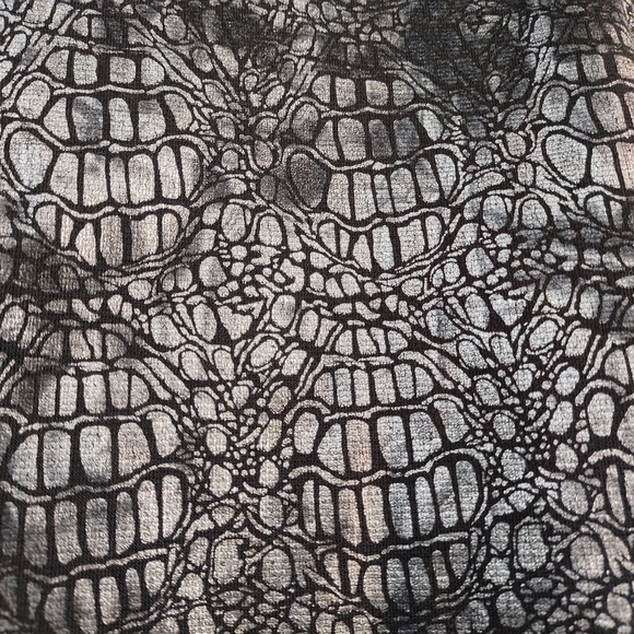 Alfred Dunner Women's Black Gray Metallic Snake Skin Jacket Size 14 - Picture 6 of 7